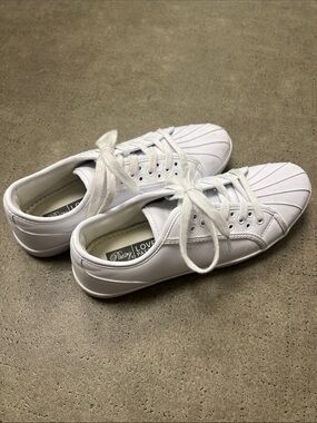 Pastry White Women's Low-Top Athletic Sneakers